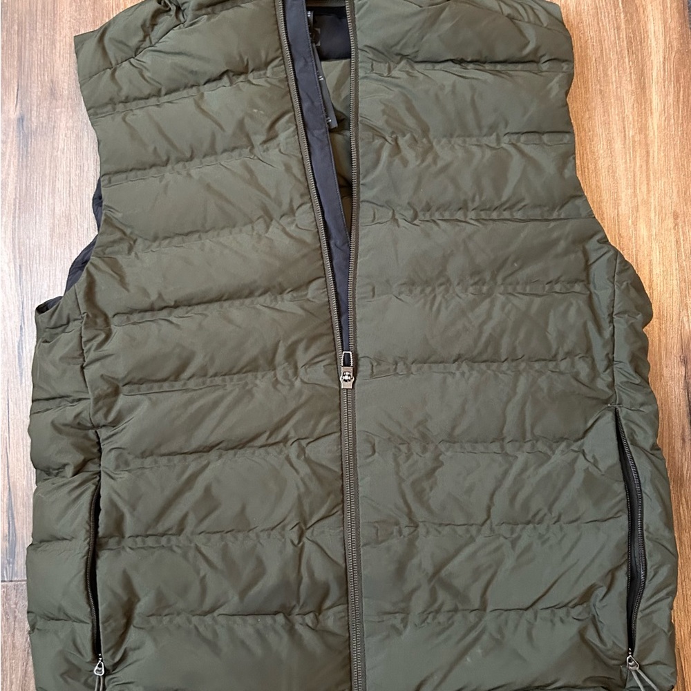 Lululemon Athletica Men's Green Puffer Vest